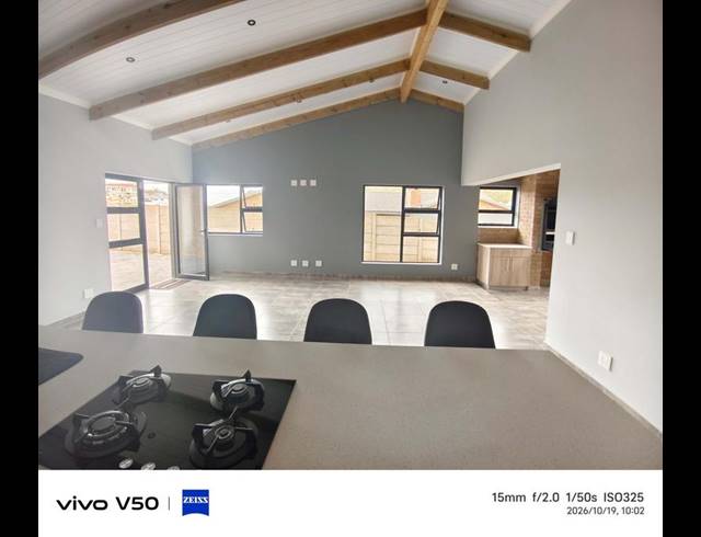 3 BEDROOM TOWNHOUSE FOR SALE IN ISLAND VIEW